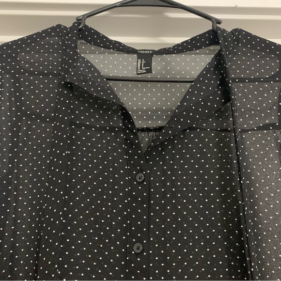 Forever 21–Black & White polka dot button up blouse with tie collar. Size S - Picture 5 of 13